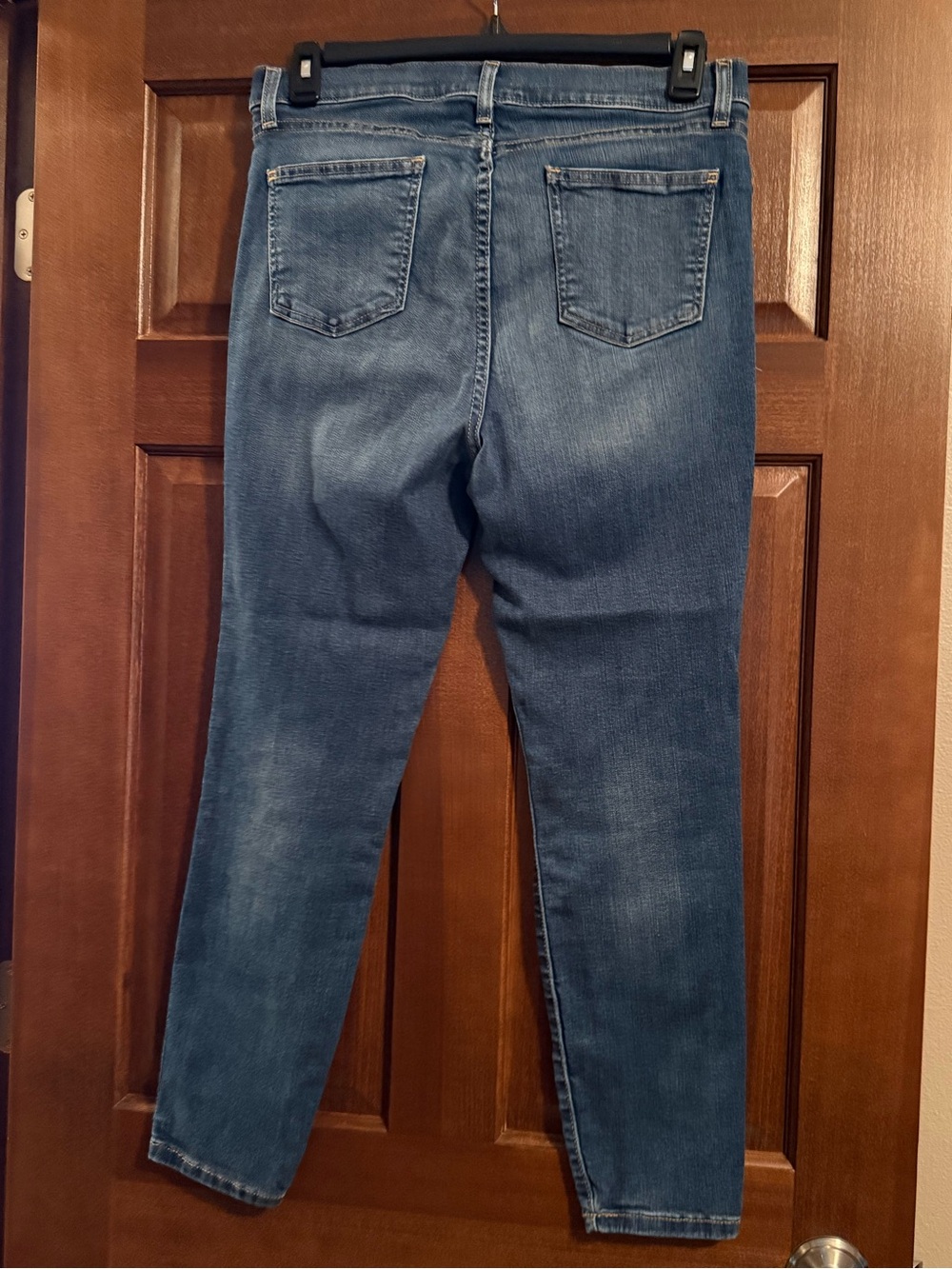 Kirkland Signature Women's Medium Blue High-Rise Skinny Jeans - Picture 2 of 3